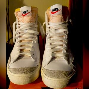 Women Blazer MID ‘77